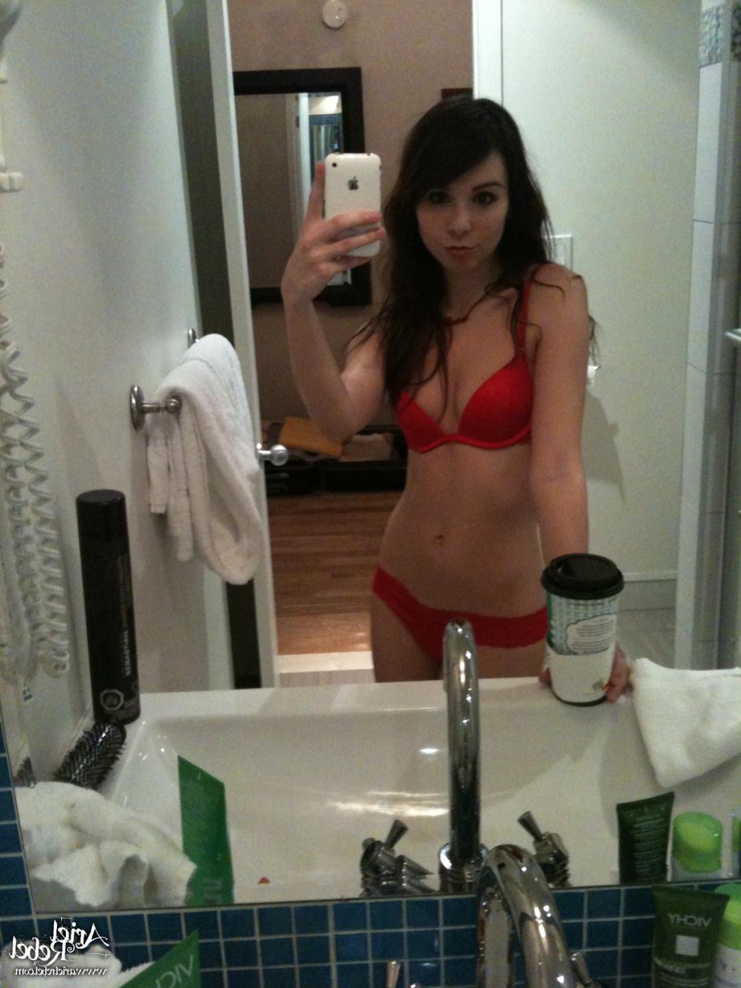 16P Cute amateur teen selfshots