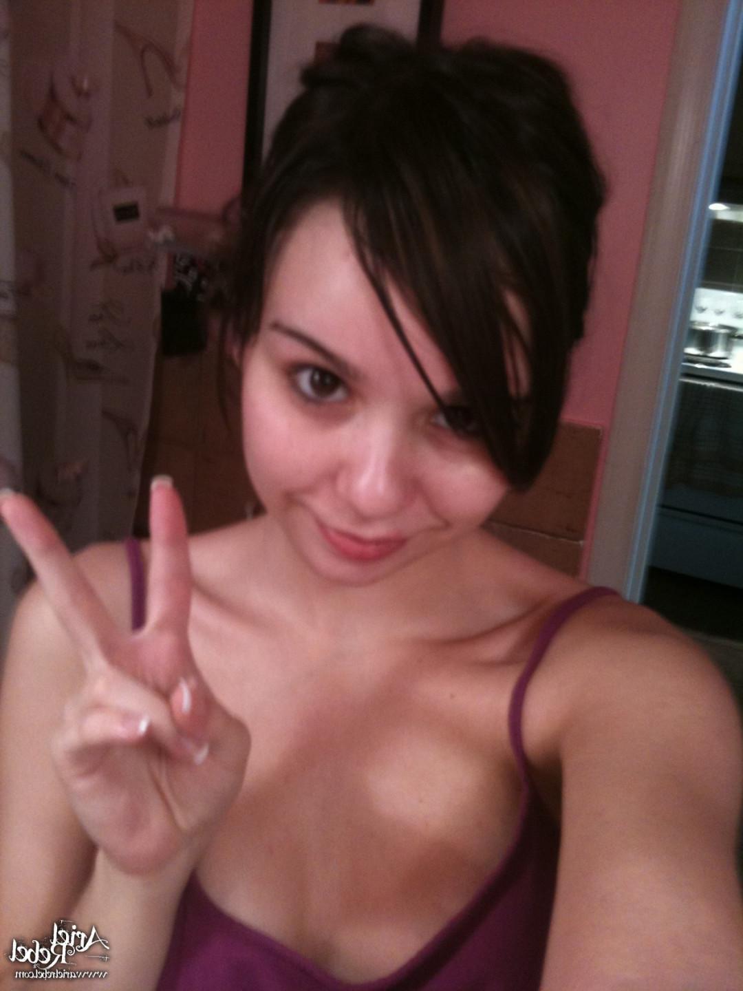 16P Cute amateur teen selfshots