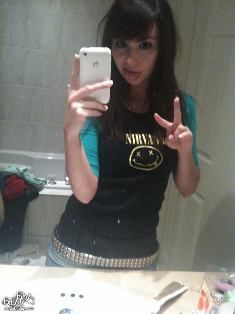 16P Cute amateur teen selfshots