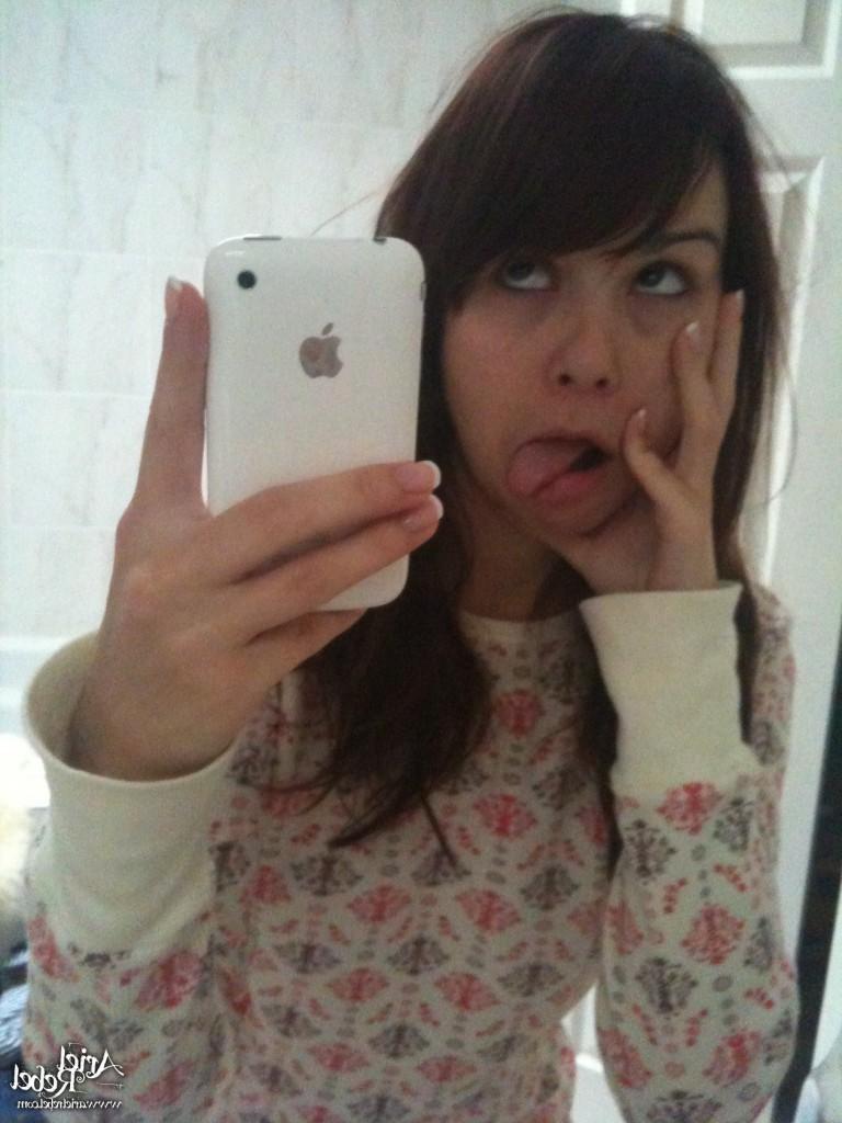16P Cute amateur teen selfshots