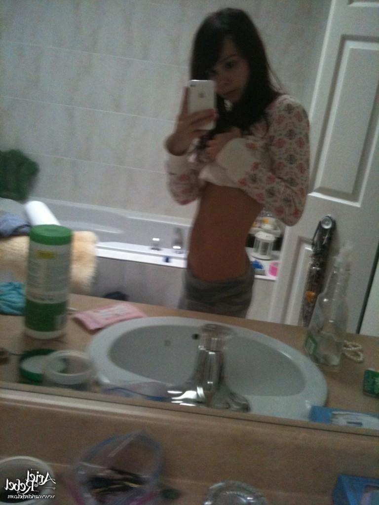 16P Cute amateur teen selfshots