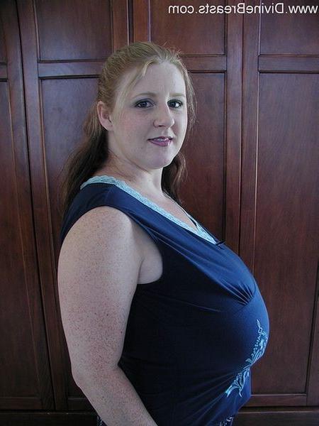 15P Amateur plumper Sapphire proudly displaying huge tits