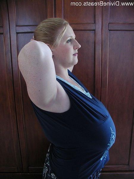 15P Amateur plumper Sapphire proudly displaying huge tits