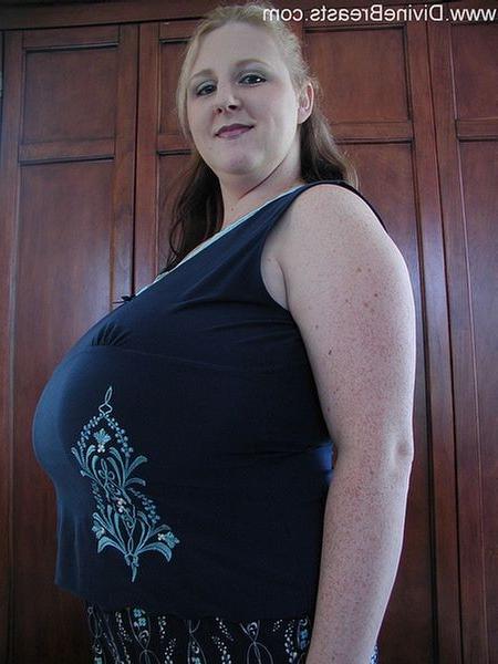 15P Amateur plumper Sapphire proudly displaying huge tits