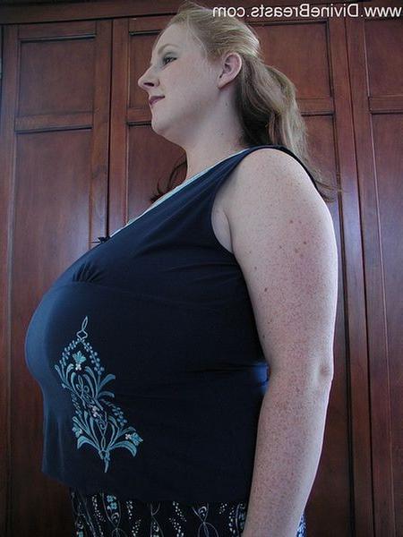 15P Amateur plumper Sapphire proudly displaying huge tits