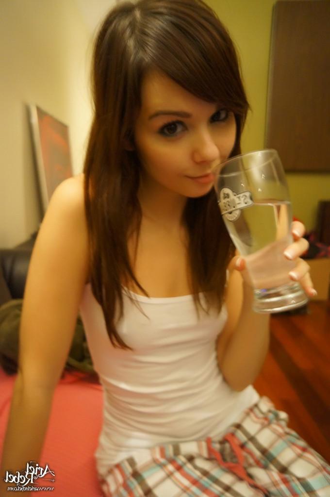16P Cute amateur teen selfshots