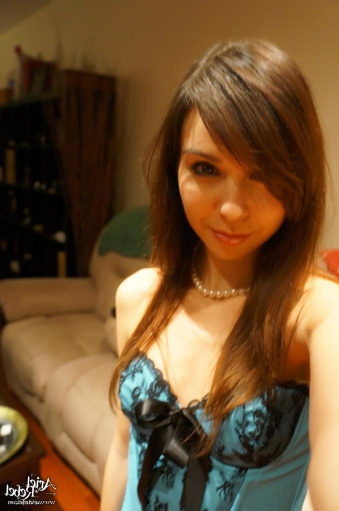 16P Cute amateur teen selfshots