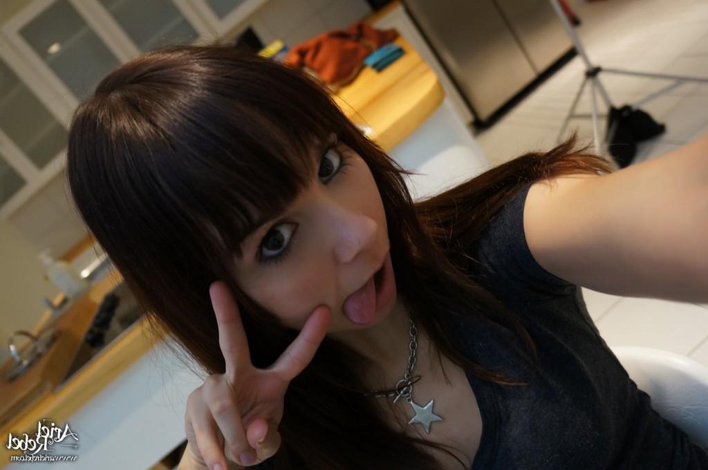 16P Cute amateur teen selfshots