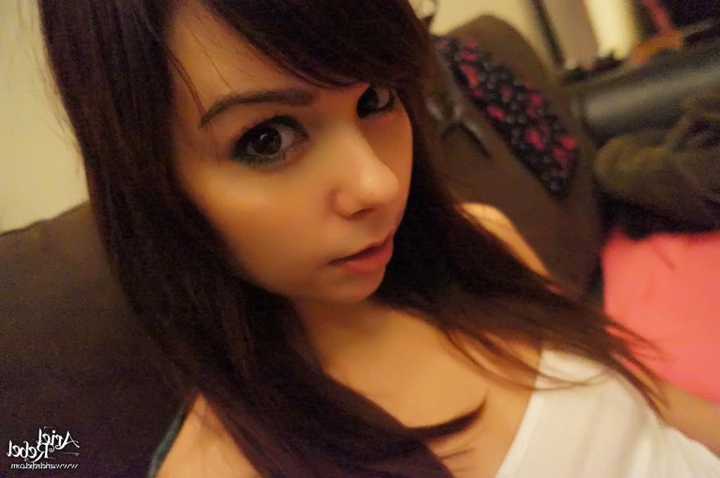 16P Cute amateur teen selfshots