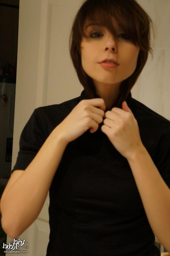 16P Cute amateur teen selfshots