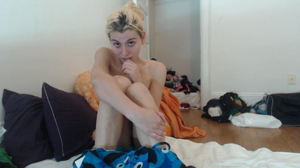 16P Amateur shemale selfies