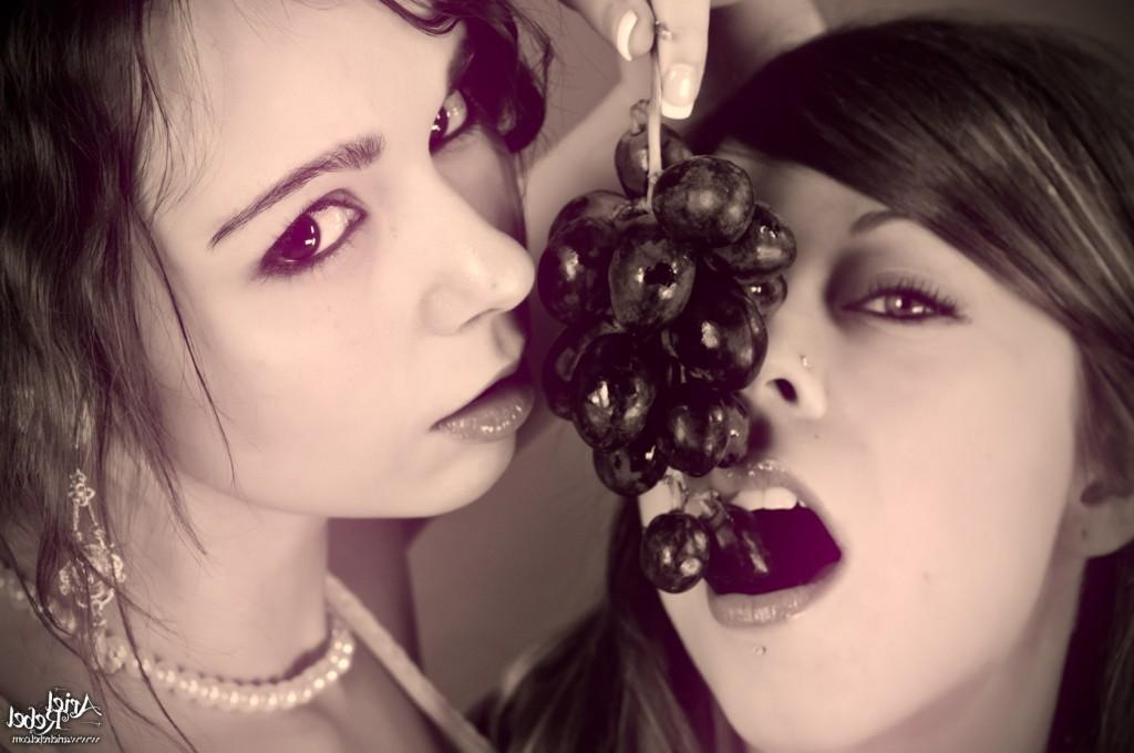16P Cute amateur teen lesbians