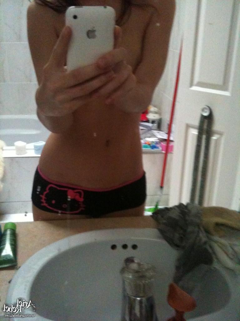 16P Cute amateur teen selfshots