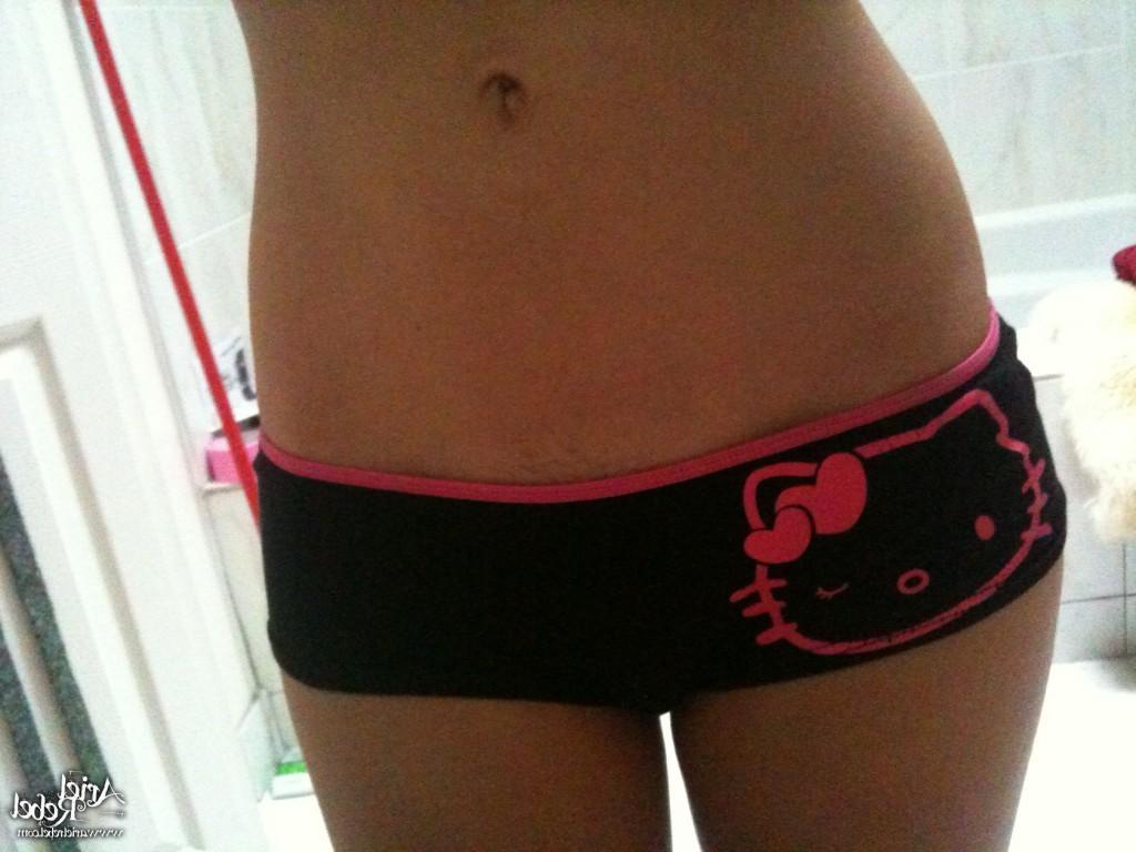 16P Cute amateur teen selfshots