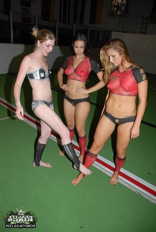20P Real girl gets naughty for cash