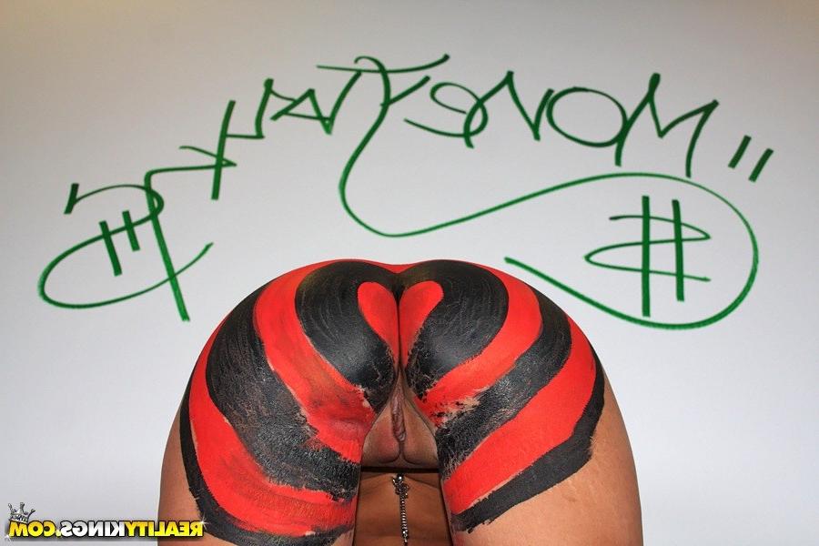 20P Real girl gets naughty for cash