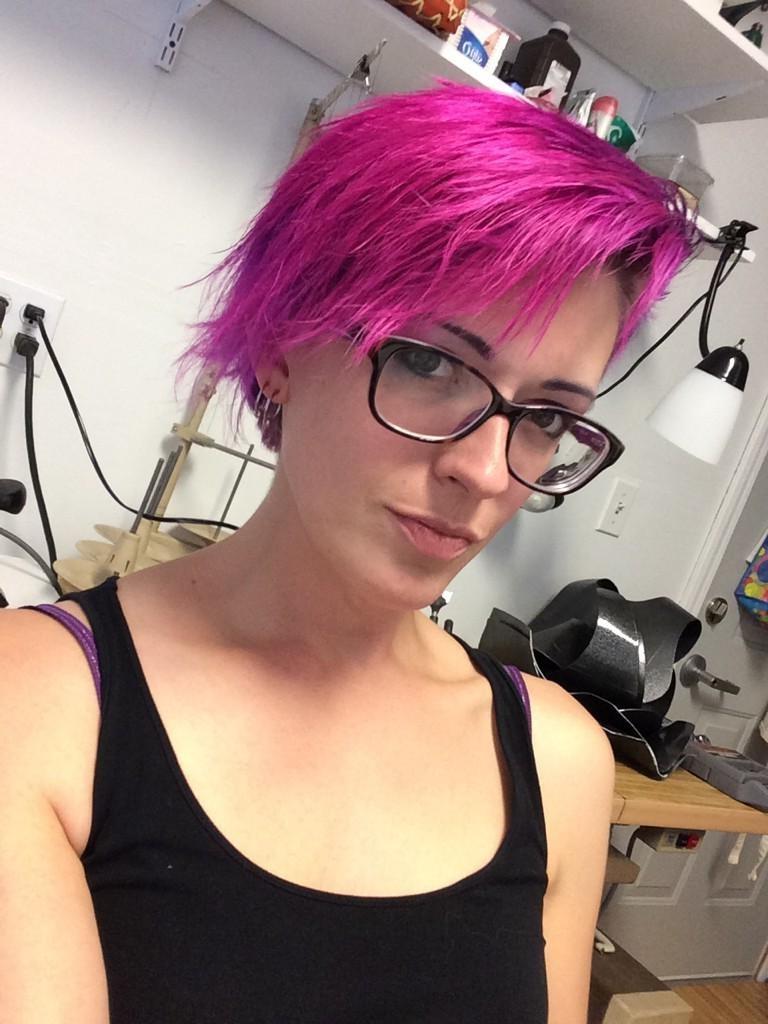 16P Amateur shemale in glasses