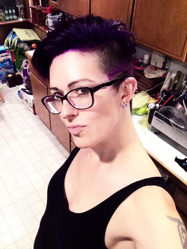 16P Amateur shemale in glasses