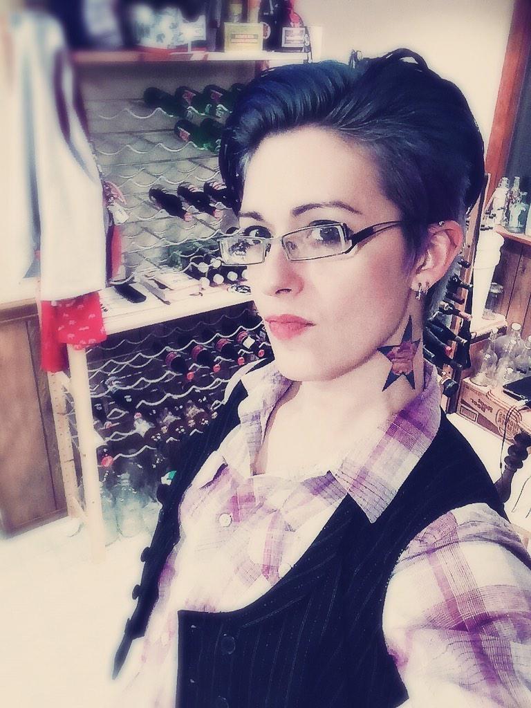 16P Amateur shemale in glasses