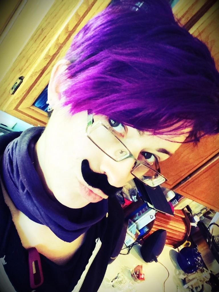 16P Amateur shemale in glasses