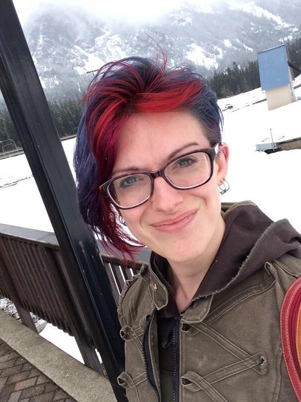 16P Amateur shemale in glasses