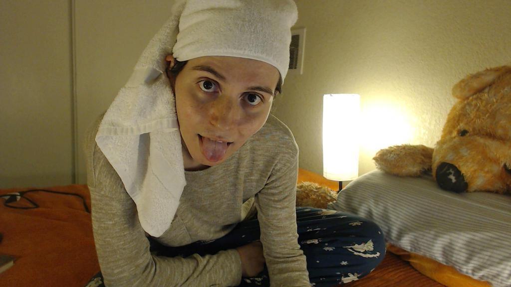 17P Amateur shemale selfies