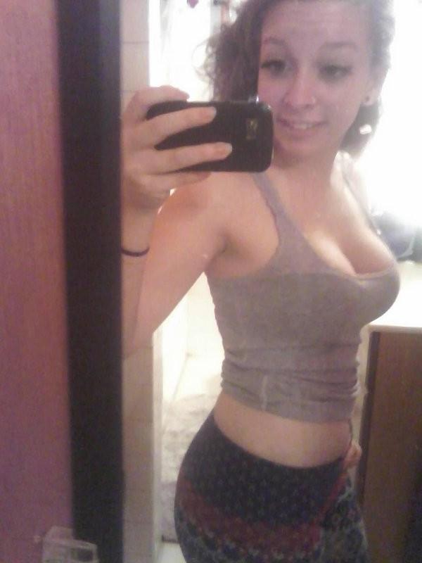 15P Amateur teen girls flash their goods in self shot pics