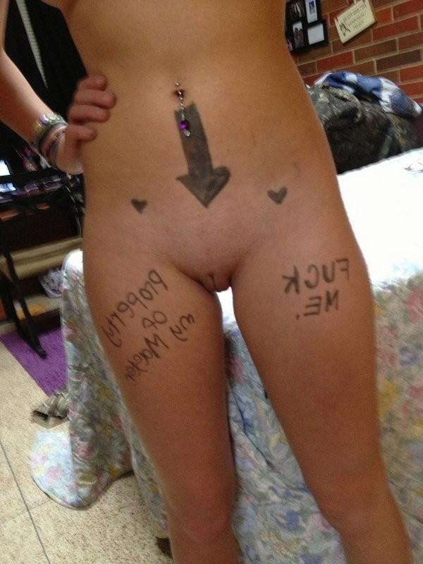 15P Amateur teen girls flash their goods in self shot pics