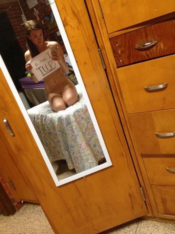 15P Amateur teen girls flash their goods in self shot pics