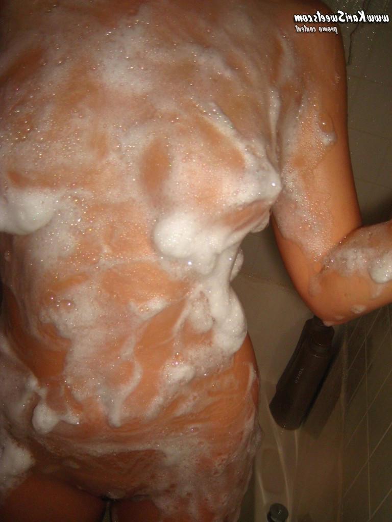 16P Amateur teen selfshot showering