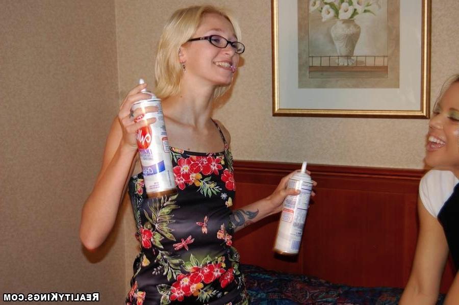20P Real girl gets naughty for cash