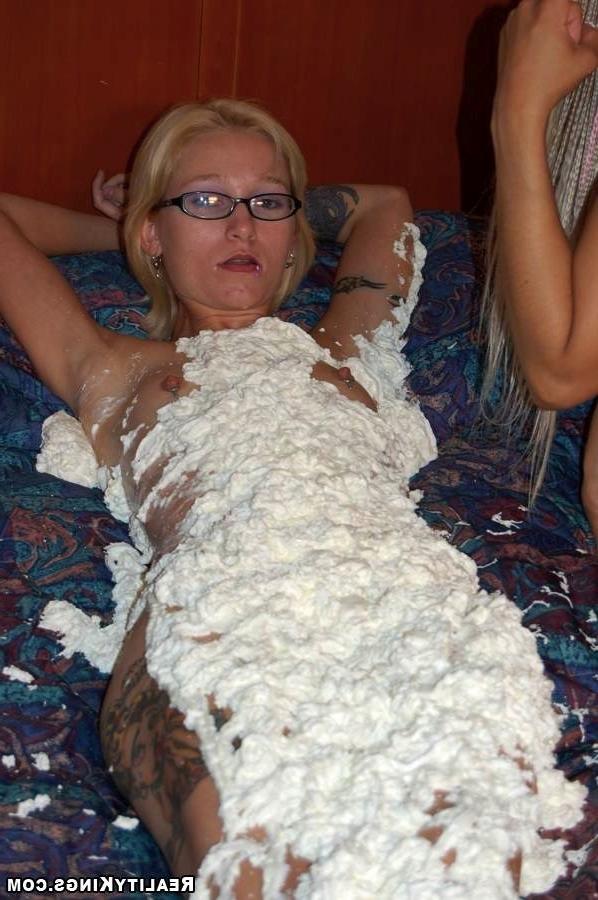 20P Real girl gets naughty for cash
