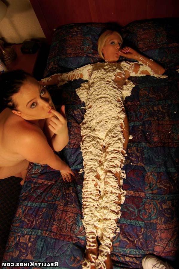 20P Real girl gets naughty for cash