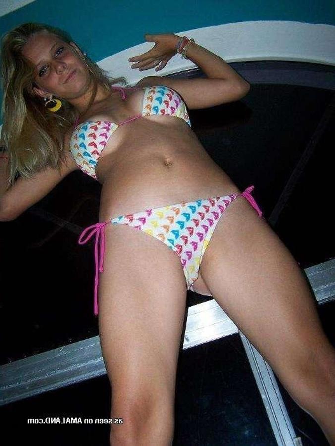 12P Compilation of an amateur teen posing sexy outdoors