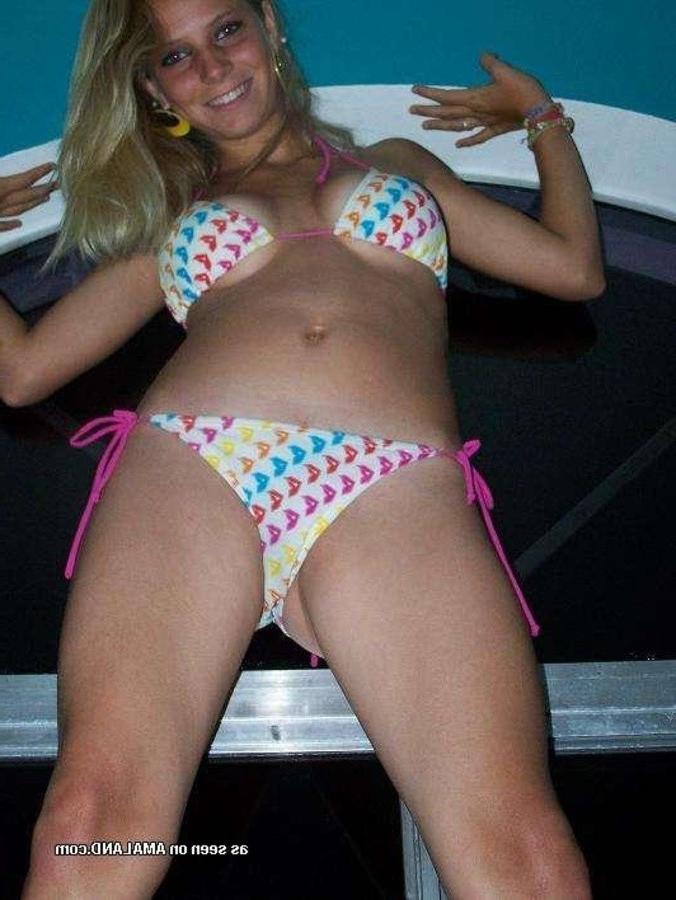 12P Compilation of an amateur teen posing sexy outdoors