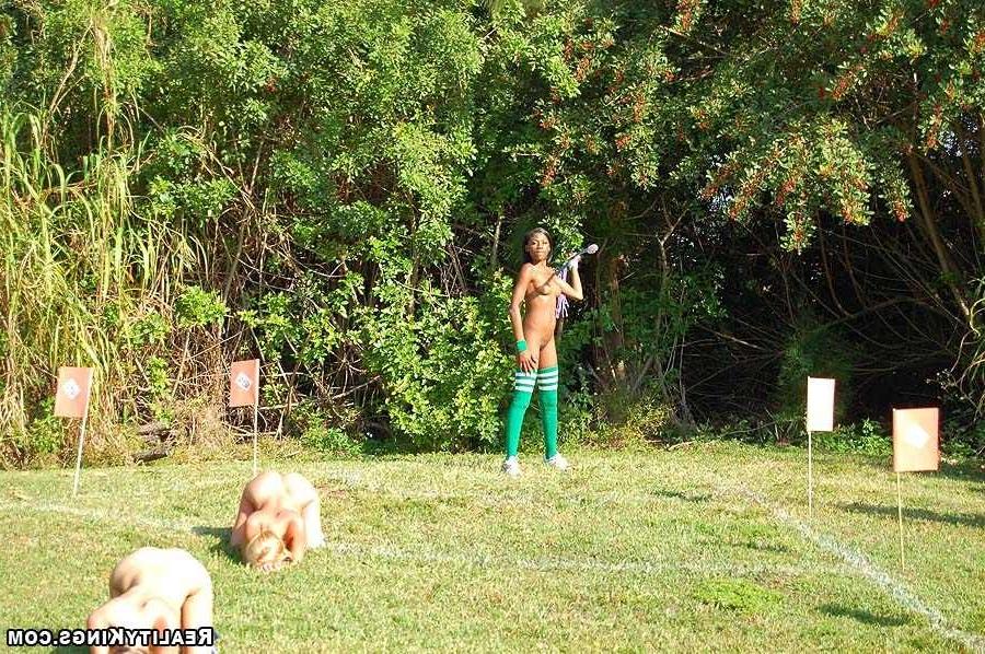 20P Real girl gets naughty for cash