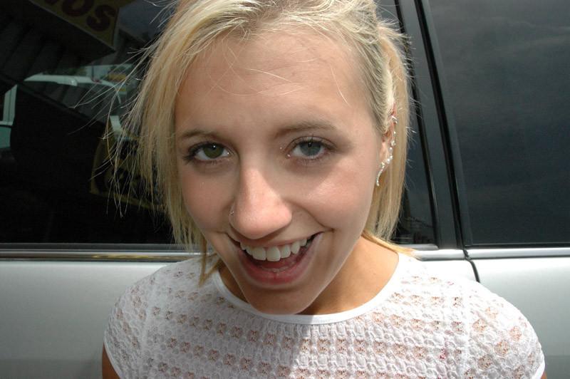 20P Cold cash wows a bj teen.