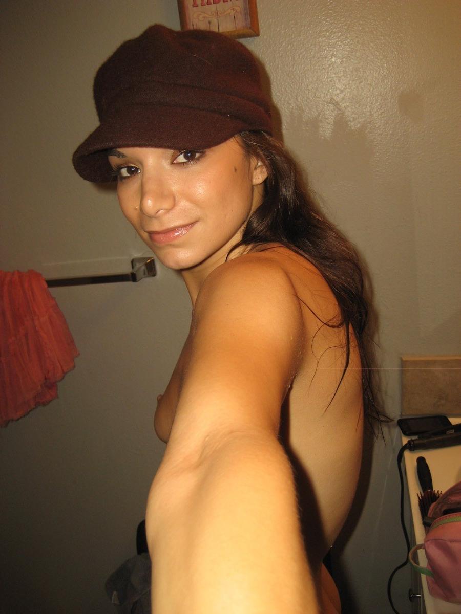15P Amateur teen girlfriend poses in mirror