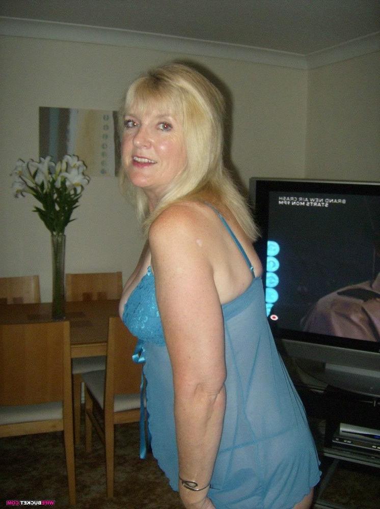 16P Submitted amateur MILF sex pics