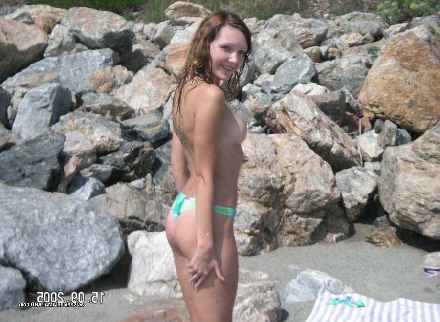 15P Cute amateur girlfriend playing on a beach