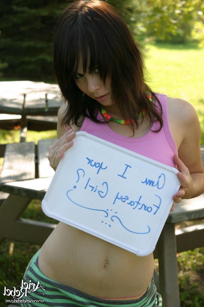 15P Amateur teen poses outside