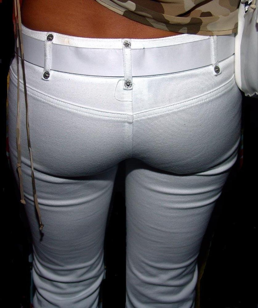 15P Amateur teen girlfriends showing their ass