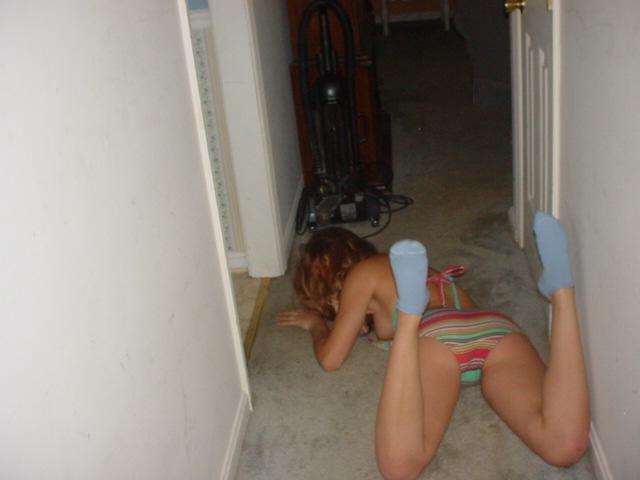 15P Amateur teen girlfriends showing their ass
