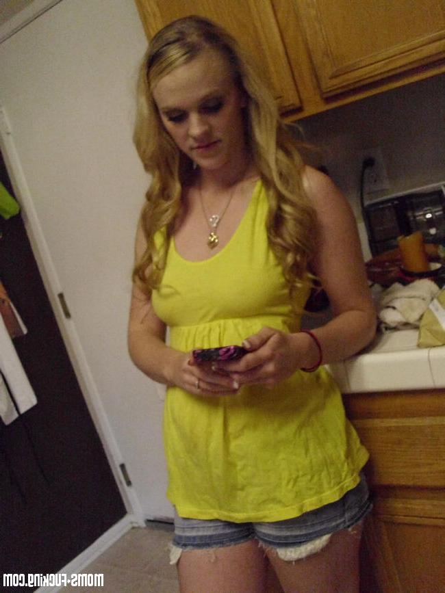 14P Blonde ex girlfriends show tits and ass for the camera gallery 7