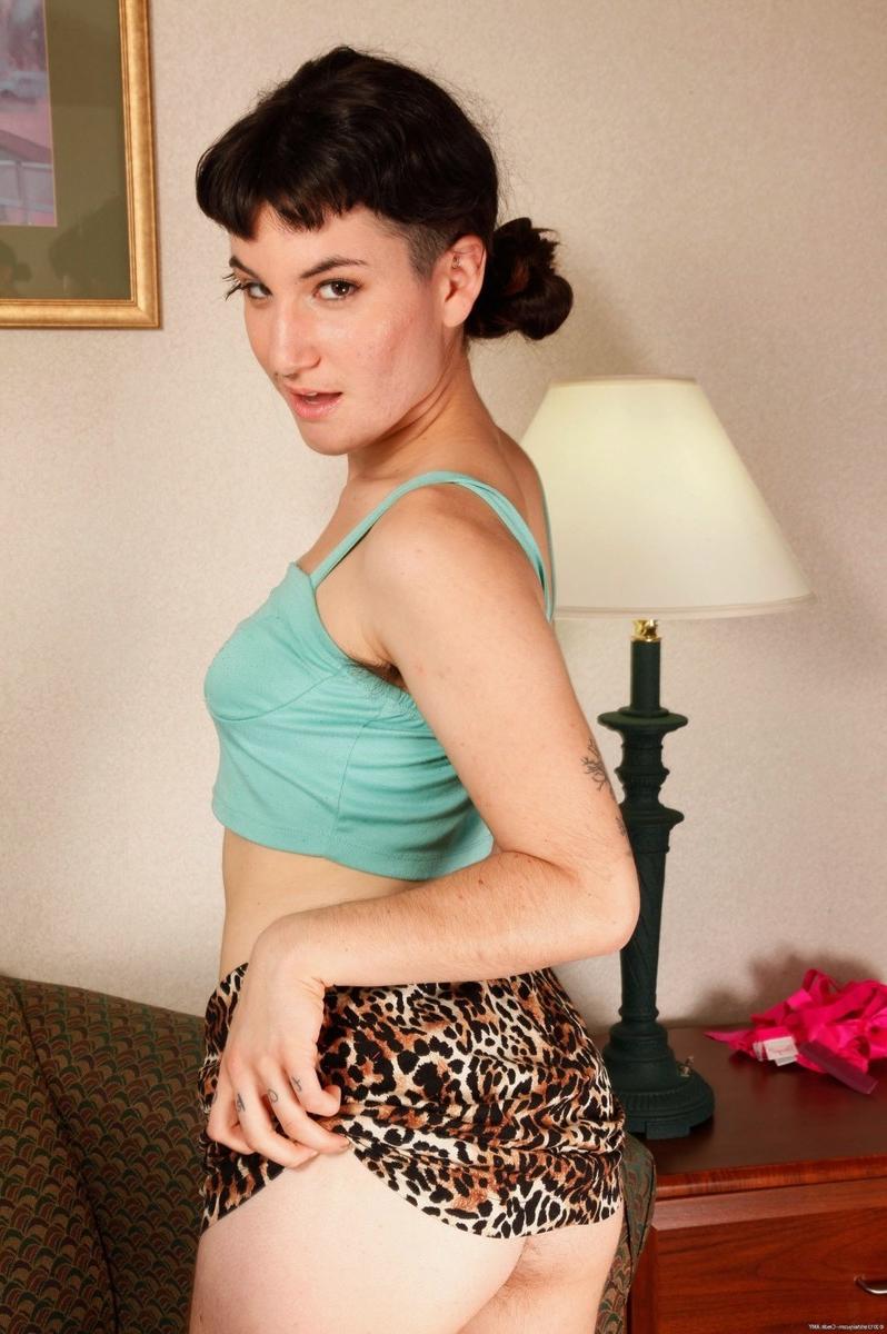 15P Perky hirsute amateur teen Joey Minx spreading her tasty hairy snatch