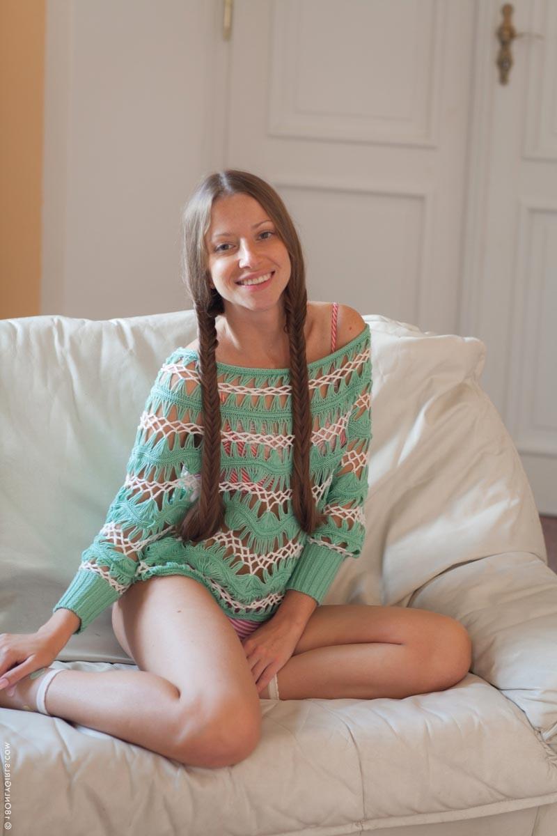 15P Gorgoeus natural amateur teen in pink panties