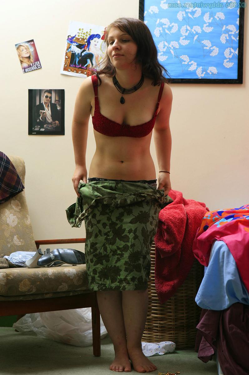 15P Perky young natural amateur teen showing muff