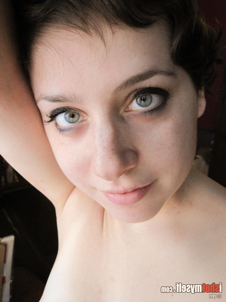 15P Hairy selfshot amateur teen showing her muff