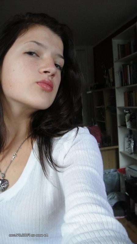 14P Sexy amateur teen selfshooting in her bedroom