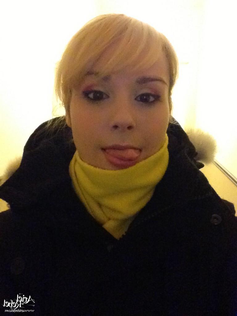 16P Cute amateur teen selfshots